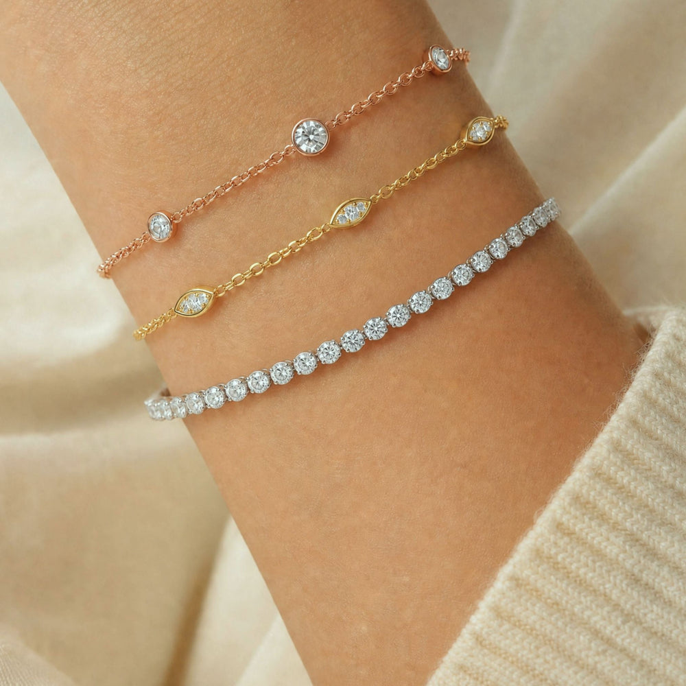 GUARDIAN Bracelet in yellow gold with diamond-set eye motif, delicate fine chain with traceable natural diamonds