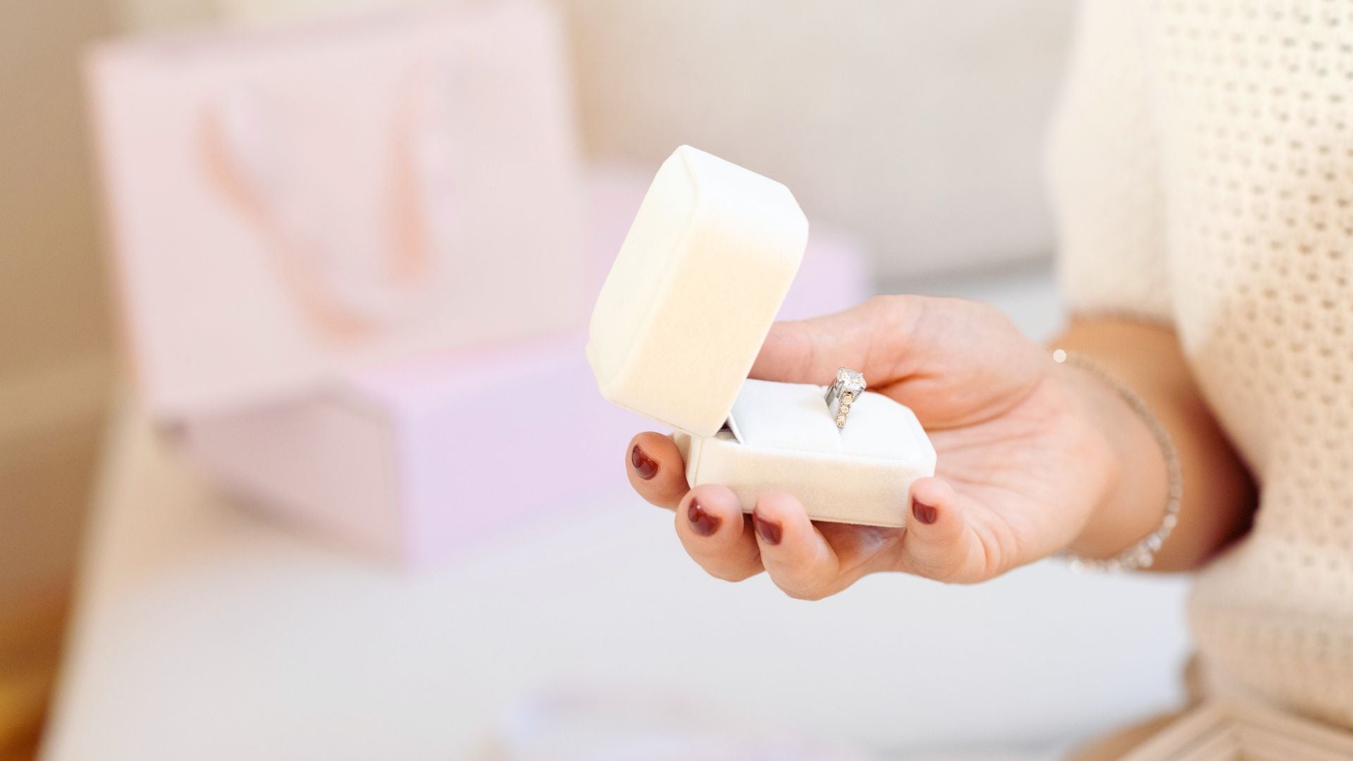 Bespoke diamond engagement ring in jewelry box – traceable natural diamond by CAREDIAMONDS