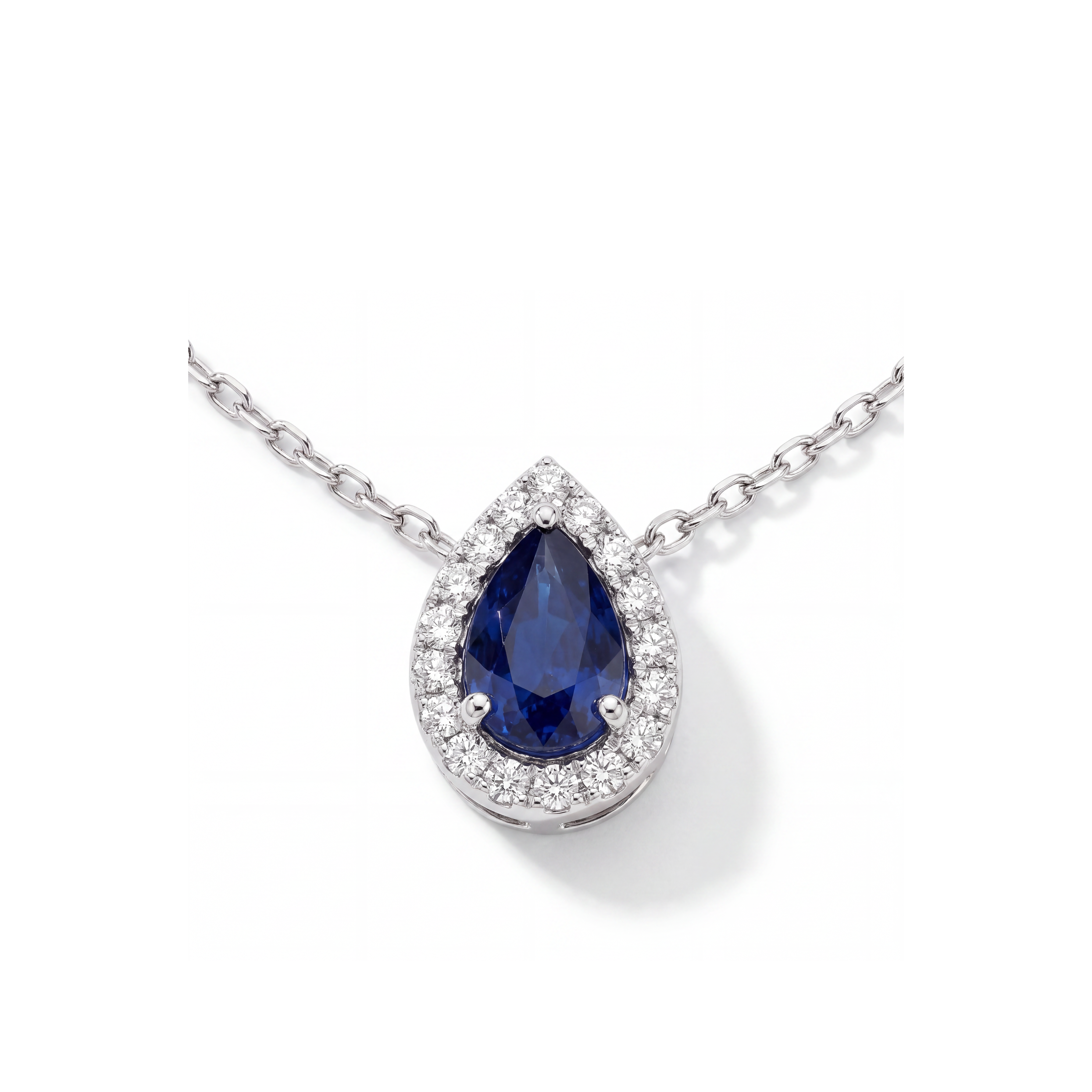 GABRIELLE Anhänger mit tropfenförmigem blauem Saphir und Diamantpavé – Nahaufnahme