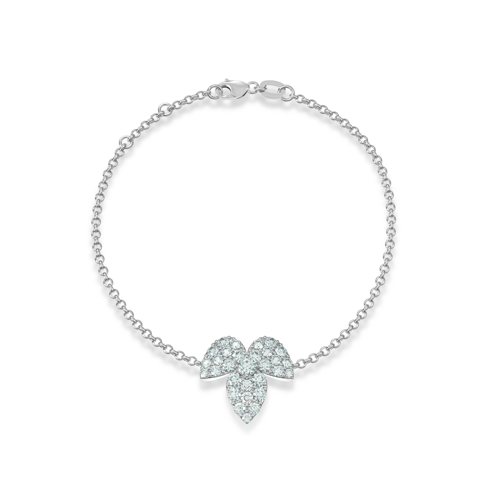 GLACE diamond bracelet in 18k white gold with pavé centerpiece