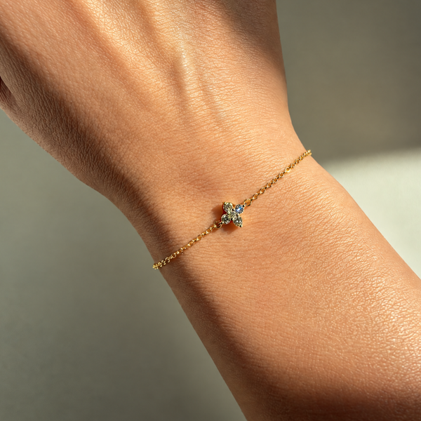 Flower Diamond Bracelet yellow gold on Model 